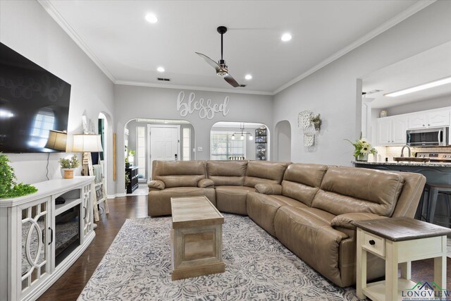 908 Victoria Dr, Longview, TX 75604 - living area featuring crown molding, arched walkways, ceiling fan, and recessed lighting