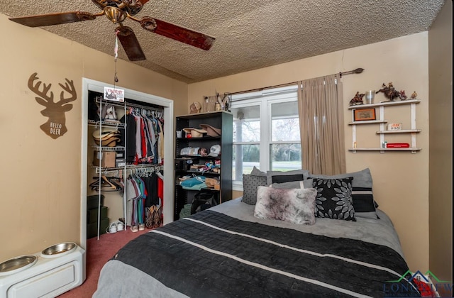 bedroom featuring ceiling fan, a closet, carpet, and a textured ceiling