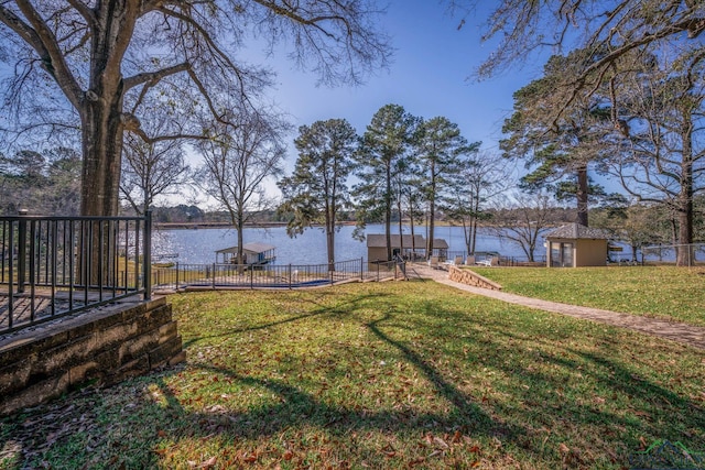 view of yard featuring a water view