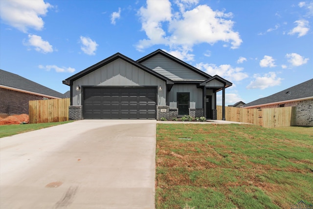 view of front of house featuring a front yard and a garage