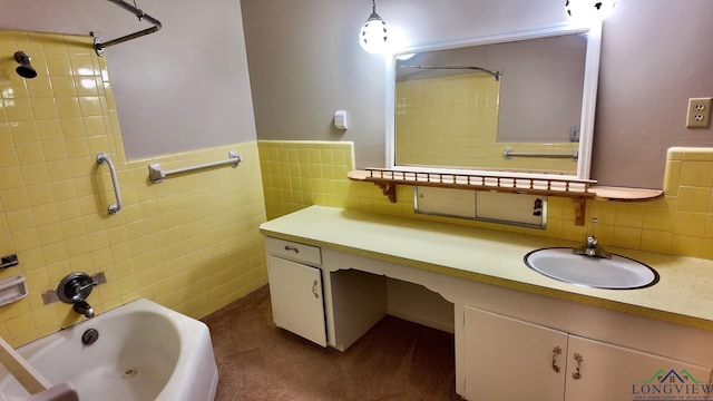 bathroom featuring vanity, tiled shower / bath, and tile walls