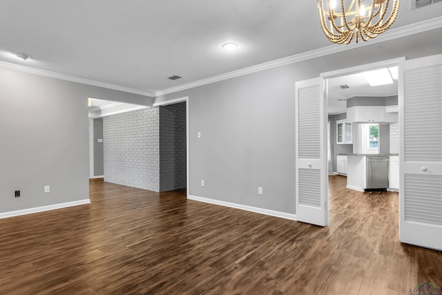 unfurnished living room featuring dark wood-style flooring, visible vents, baseboards, an inviting chandelier, and crown molding