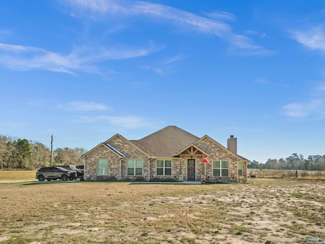 view of front of house featuring a front lawn