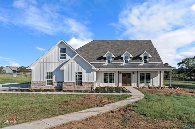 view of front facade with a front lawn