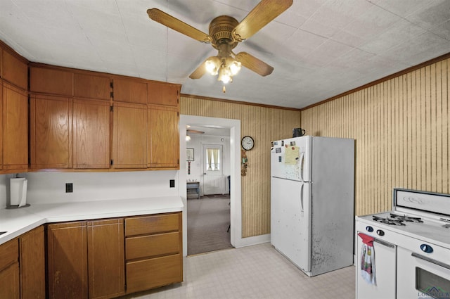 kitchen with crown molding, ceiling fan, and white appliances