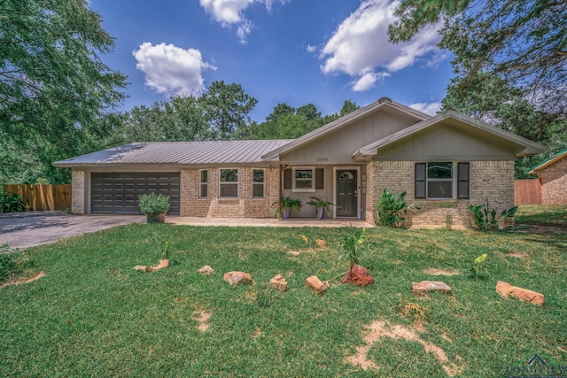 1095 Melinda Ln, Tatum, TX 75691 - photo 1