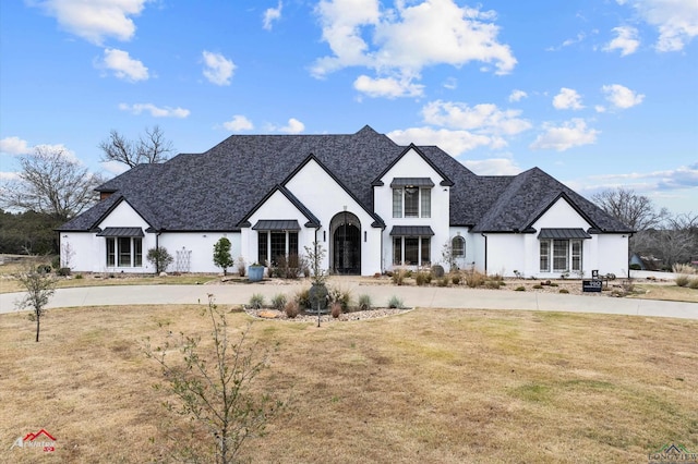 view of front facade with a front yard