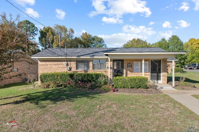 single story home featuring a front lawn