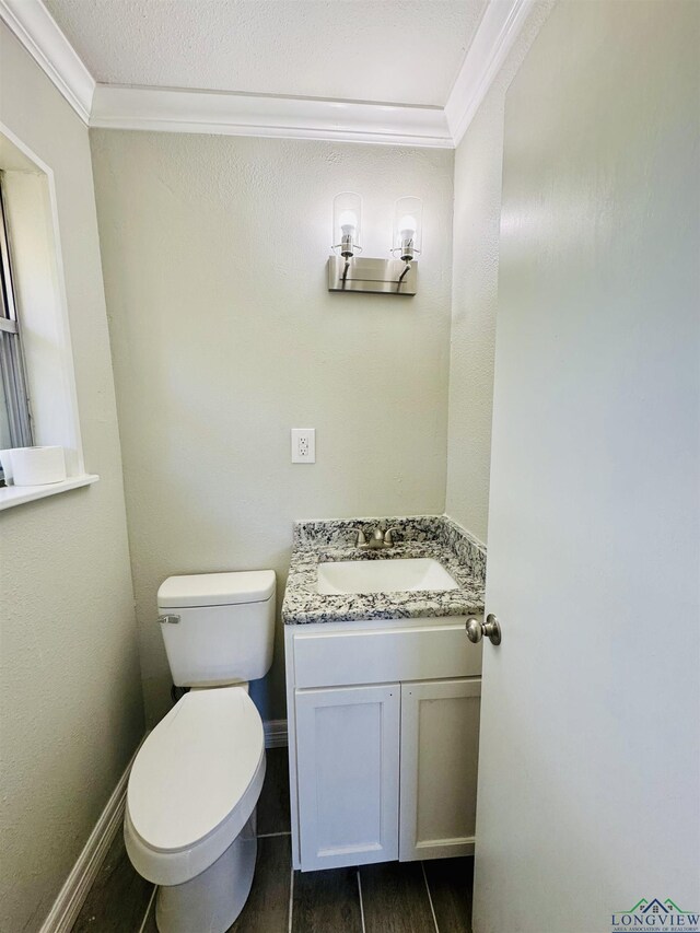 2317 Kaynell Dr, Henderson, TX 75654 - bathroom featuring toilet, vanity, and ornamental molding
