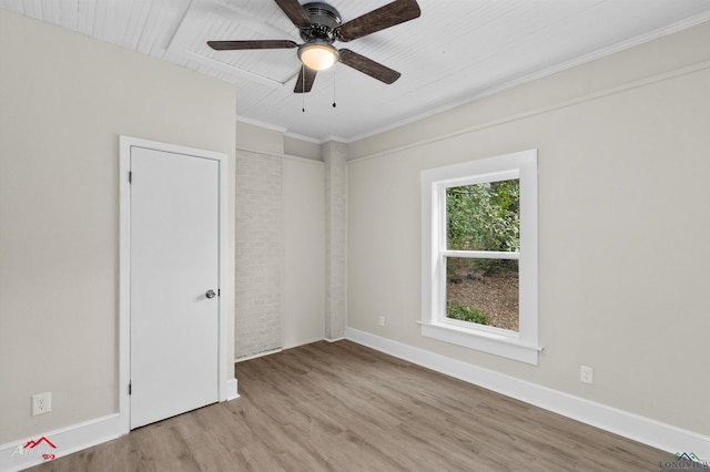 unfurnished room featuring light hardwood / wood-style flooring and ceiling fan