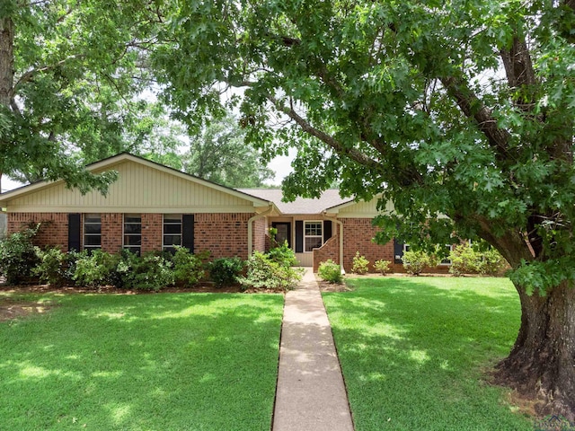 2713 Northridge Dr, Longview, TX 75605 - ranch-style home with a front yard and brick siding