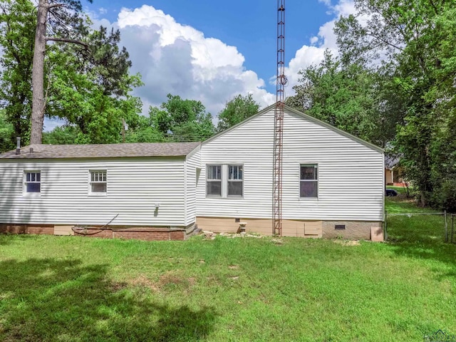 215 S Sidney St, Longview, TX 75602 - view of side of property with crawl space and roof with shingles