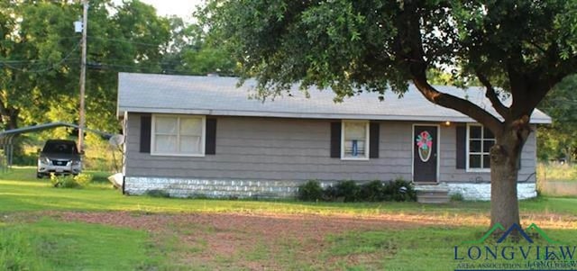 view of front of house featuring a front yard and a carport