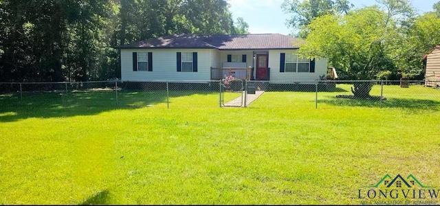 view of front of home featuring a front lawn