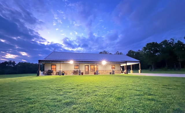 view of front of house featuring a yard and a carport