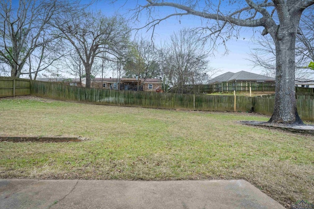 view of yard featuring a water view