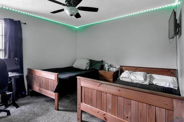 bedroom featuring a textured ceiling, carpet flooring, and ceiling fan