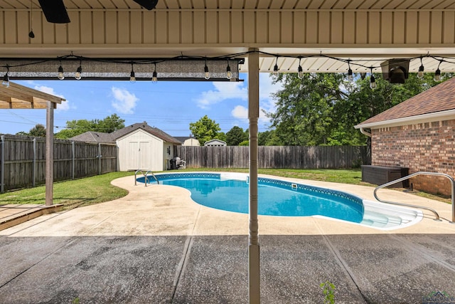 1307 Spring Tree Ln, Kilgore, TX 75662 - view of swimming pool with a patio