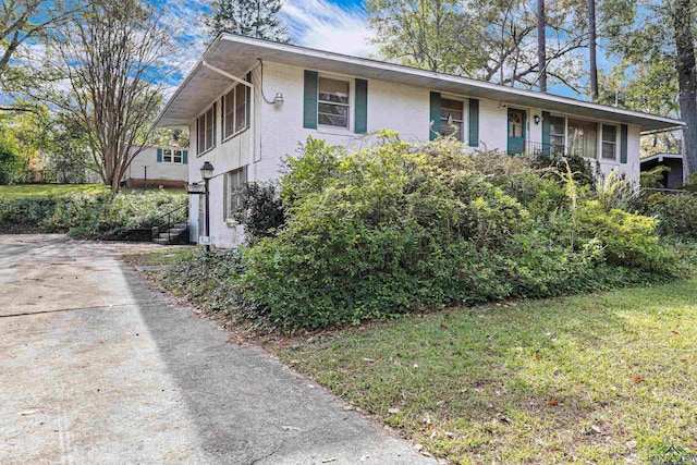 view of front of home with a front yard