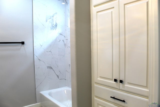 bathroom with shower / washtub combination