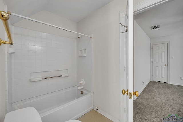 bathroom with tiled shower / bath and toilet