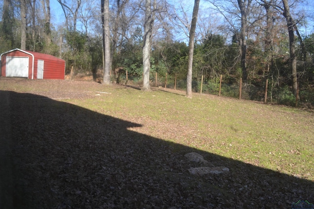 view of yard with a storage shed