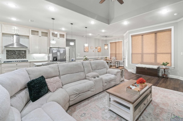 living room featuring visible vents, wood finished floors, recessed lighting, and baseboards