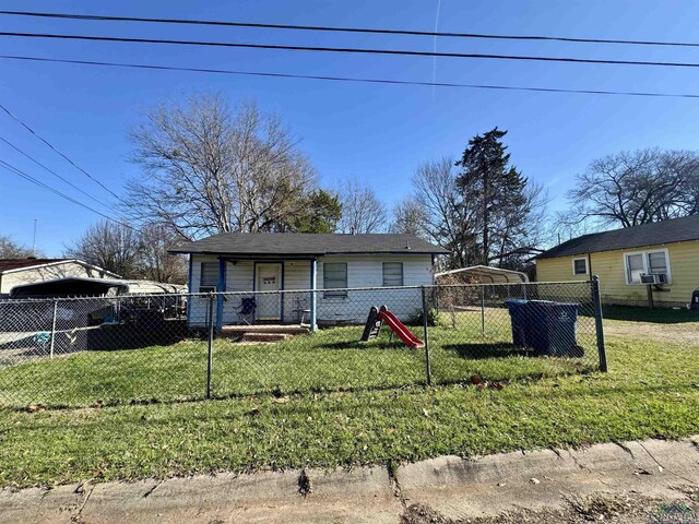 view of front facade with a front lawn