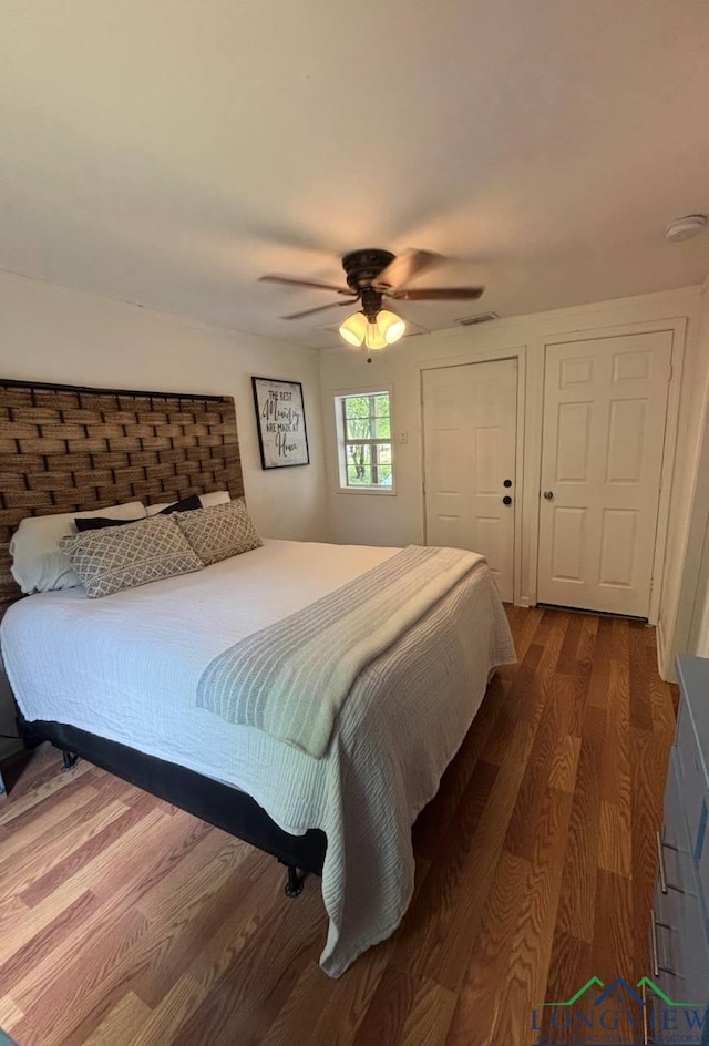 323 Gates St, Longview, TX 75601 - bedroom featuring dark wood finished floors and a ceiling fan