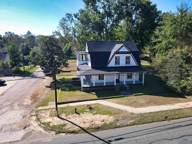 view of front of home with a front lawn