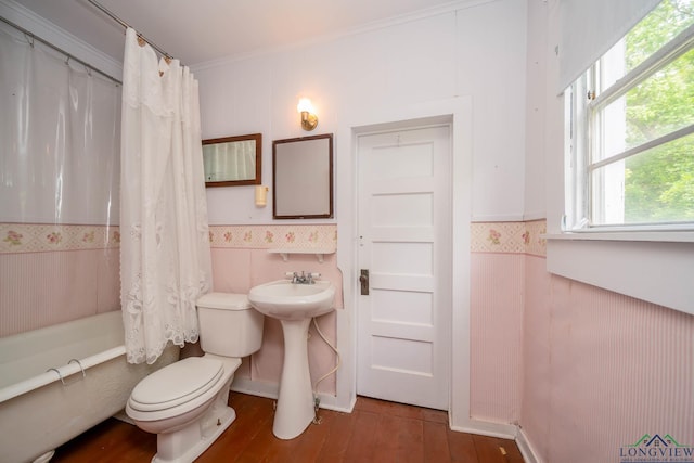 508 N Soda St, Jefferson, TX 75657 - bathroom featuring wainscoting, toilet, wood finished floors, shower / bathtub combination with curtain, and a sink