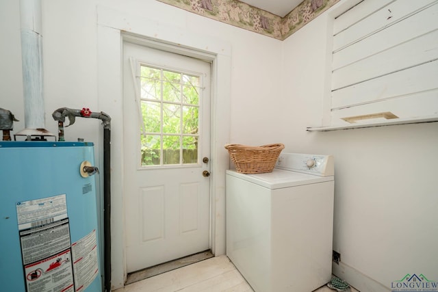508 N Soda St, Jefferson, TX 75657 - clothes washing area featuring washer / dryer and water heater