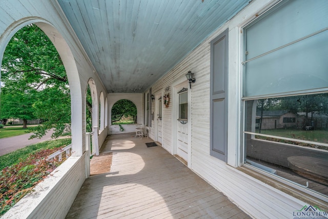 508 N Soda St, Jefferson, TX 75657 - wooden terrace featuring a porch