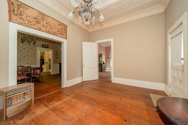 508 N Soda St, Jefferson, TX 75657 - entrance foyer featuring a chandelier, hardwood / wood-style floors, and baseboards