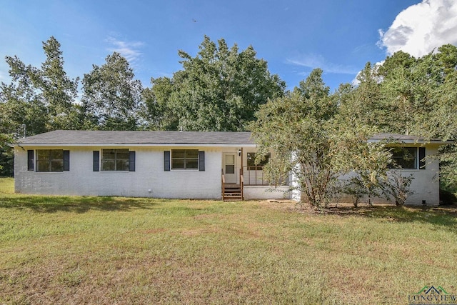 view of front of house featuring a front yard