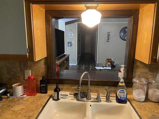 509 Pinewood Dr, Marshall, TX 75672 - kitchen featuring a sink and light countertops