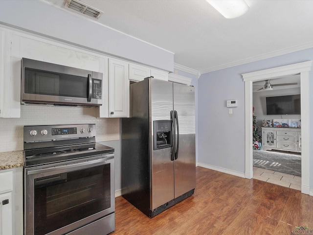 kitchen featuring ceiling fan, white cabinets, stainless steel appliances, and dark hardwood / wood-style floors