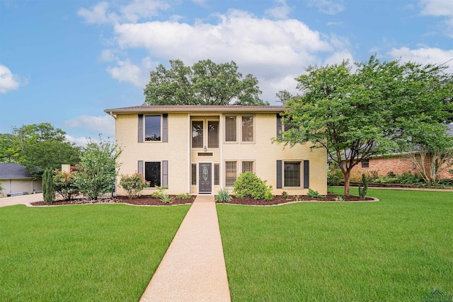 1822 Northwood Ct, Longview, TX 75604 - colonial-style house featuring a front lawn and stucco siding