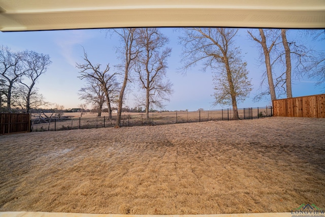 view of yard featuring a rural view