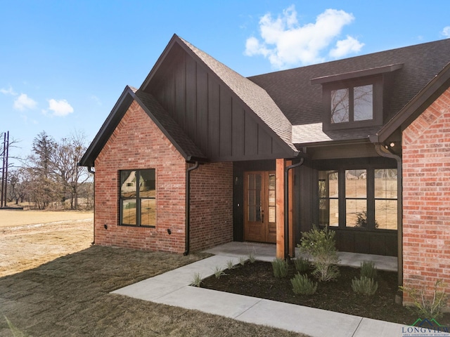 view of front of house with a front yard