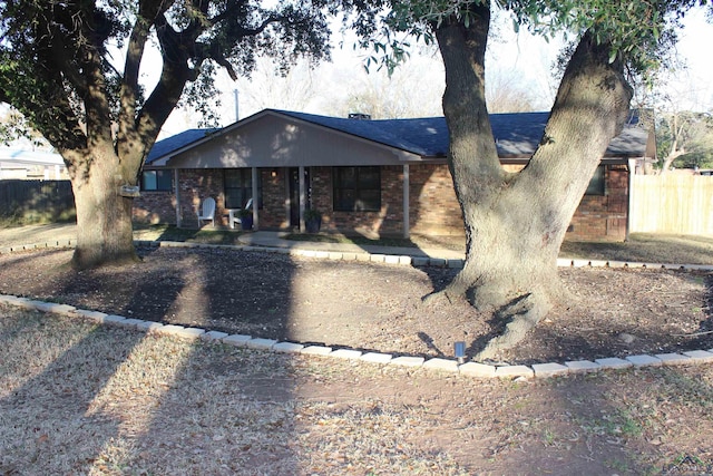 ranch-style home featuring a porch