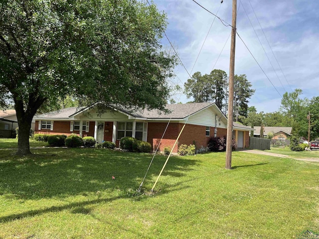 single story home featuring a front lawn