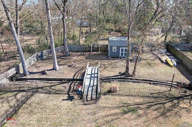 view of yard with a shed