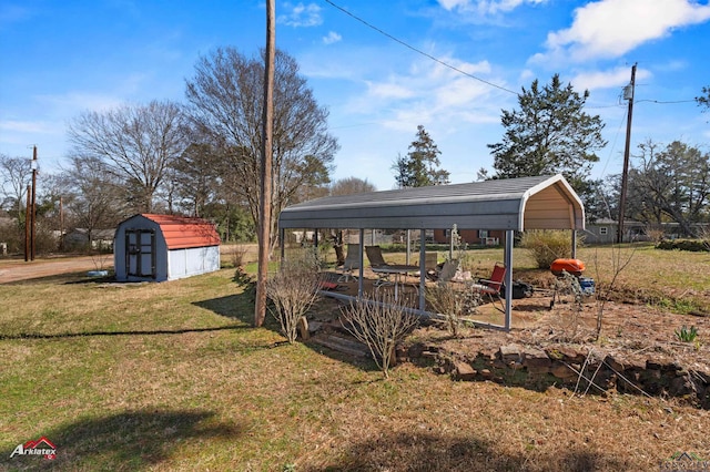 view of yard featuring a carport, a shed, an outdoor structure, and driveway