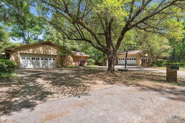 1492 Sleepy Hollow Ln, Canton, TX 75103 - ranch-style home with a garage and driveway