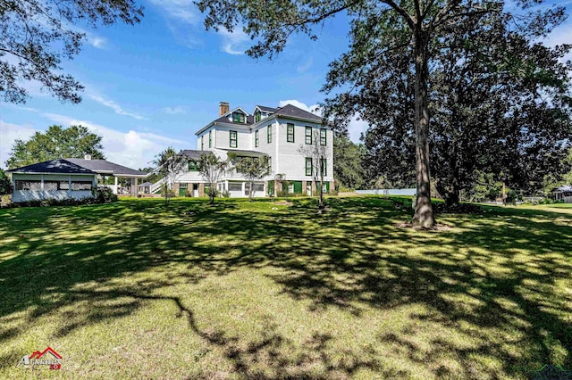 view of front facade with a front lawn