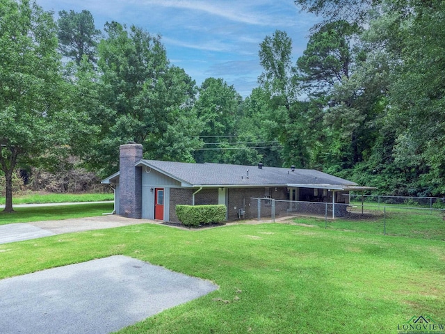 view of front of property with a front yard