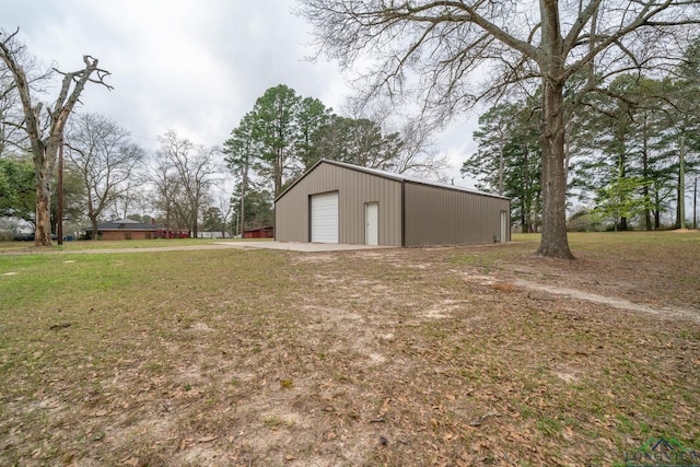 view of yard featuring an outdoor structure, an outbuilding, and a detached garage