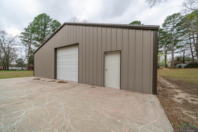 view of detached garage