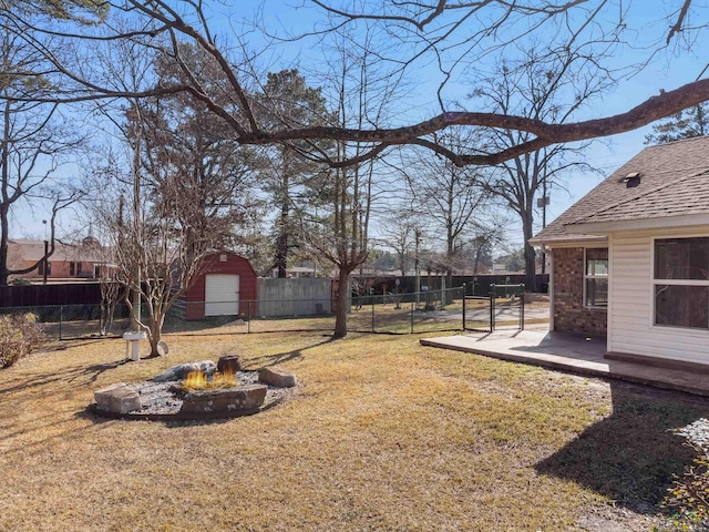 view of yard featuring a patio area